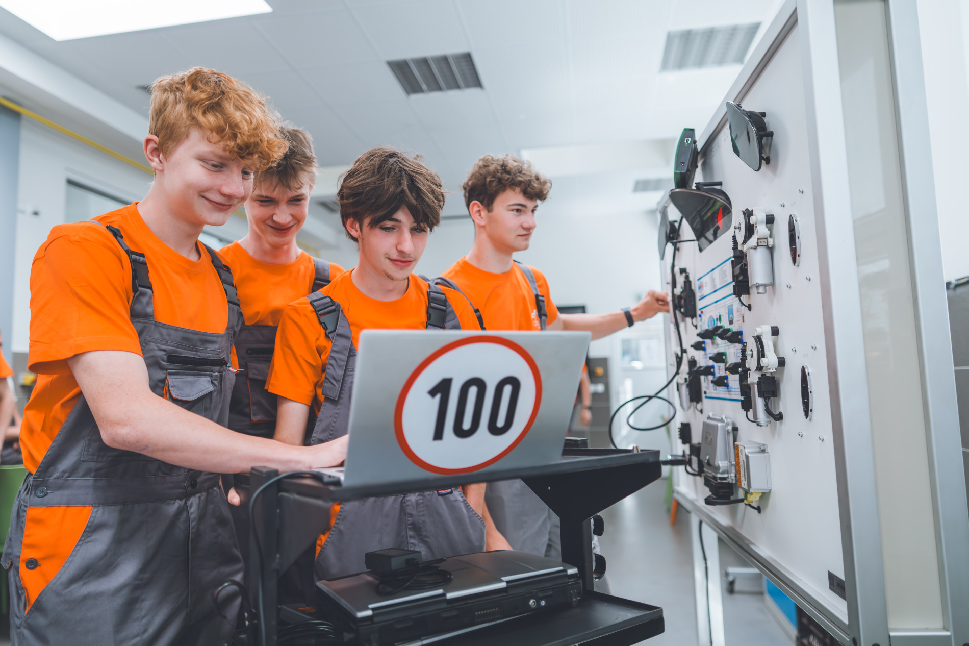 Autotronik (23-68-H/01 Mechanik opravář motorových vozidel)